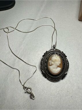 Vintage Cameo Pendant Necklace in Cream and Brown